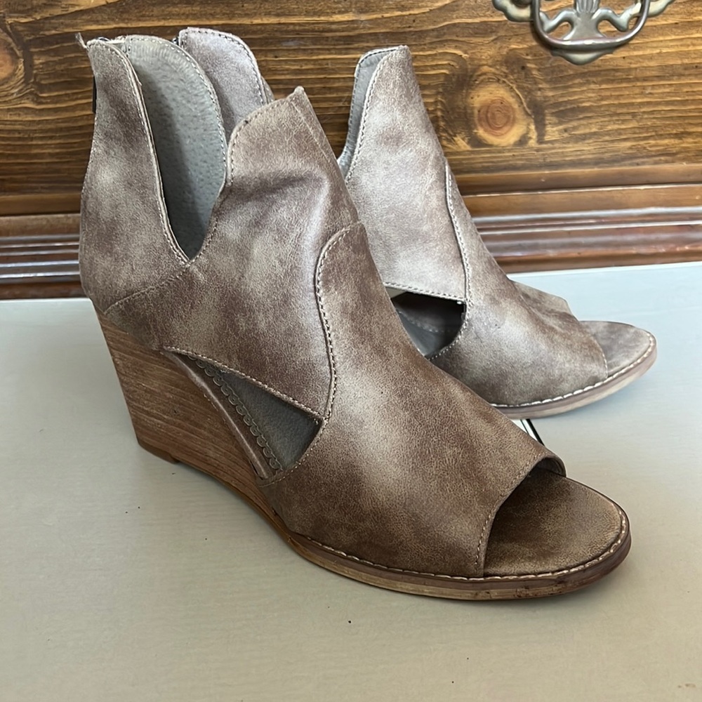 Brand new open toe wedge sandals size 7.5